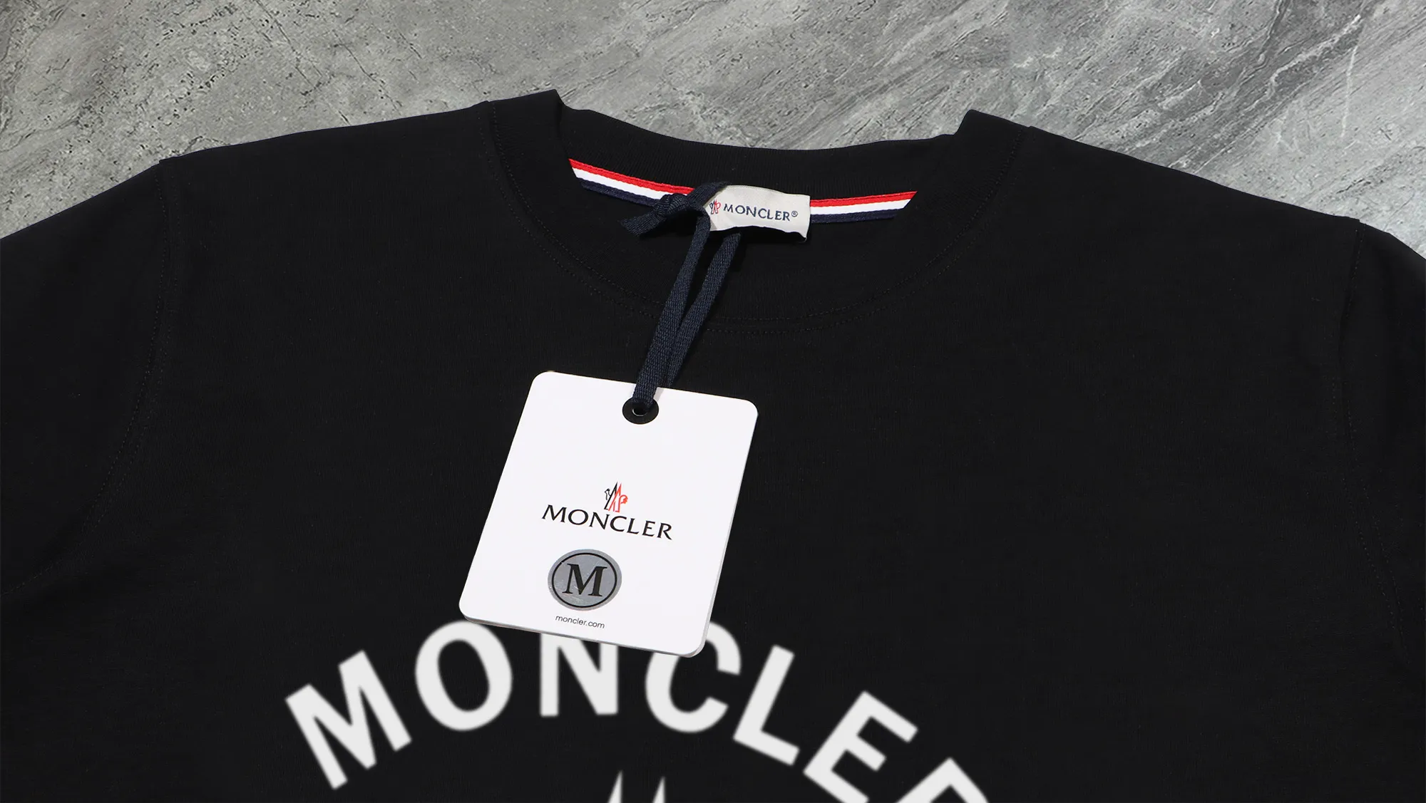 【 In Stock】 〖 𝐌𝐎𝐍𝐂𝐋𝐄𝐑~ 〗 440g ， 😎 ， ， Factory 2025 T ， ， Premium LOGO， Same Style ：Black White Size：S M L XL 2XL